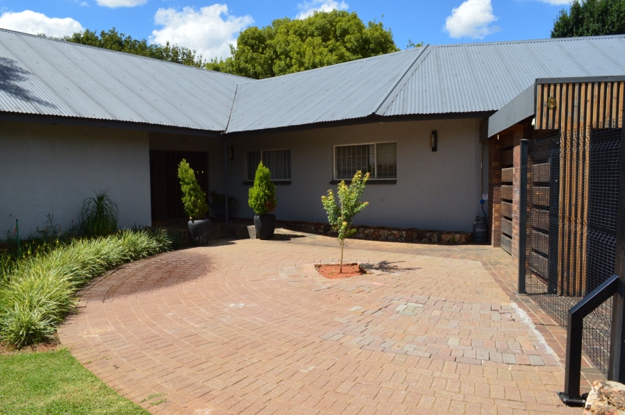 8 Bedroom Property for Sale in Irene Park North West